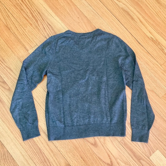 Boy’s size 10-12 Lands’ End gray sweater in excellent condition - Picture 2 of 5